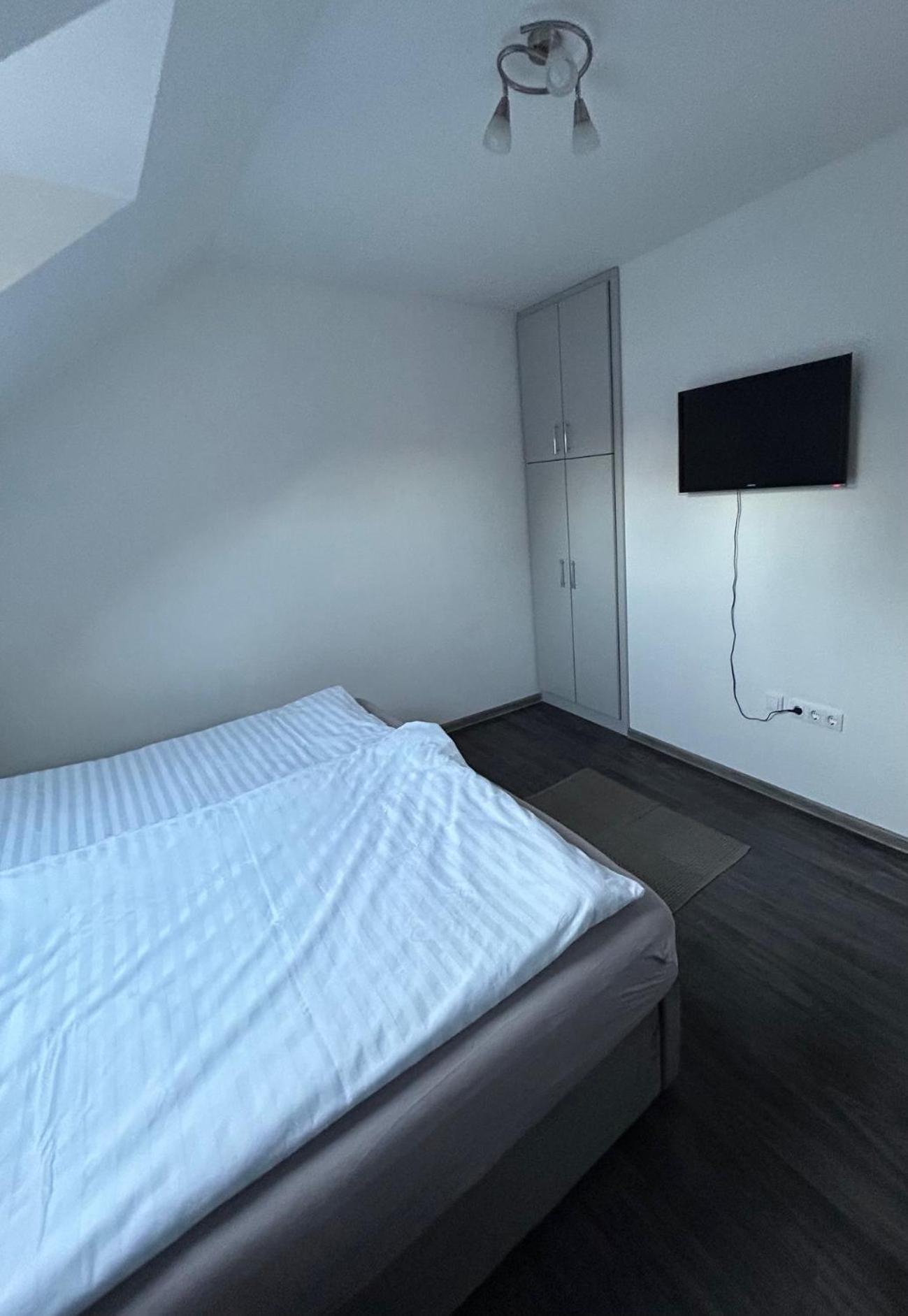 Heni Apartment Buk Exterior photo
